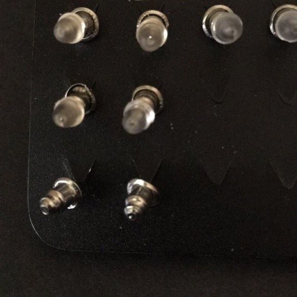 9 Sets of Fashion Earrings - Picture 7 of 12